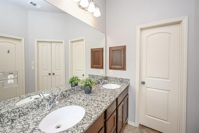 Building Photo - 10911 Overland Trail Dr