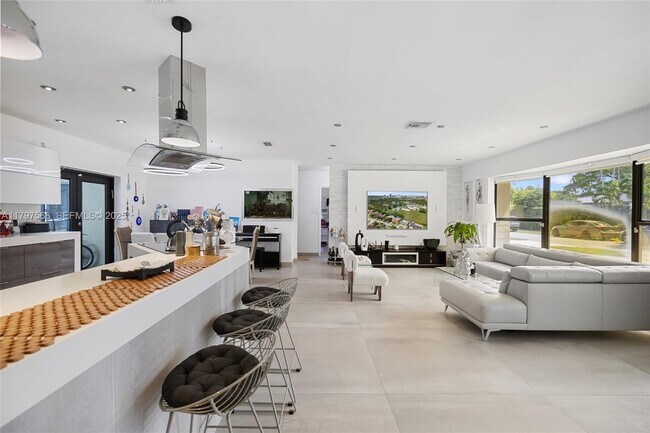 Building Photo - 20375 NE 22nd Pl