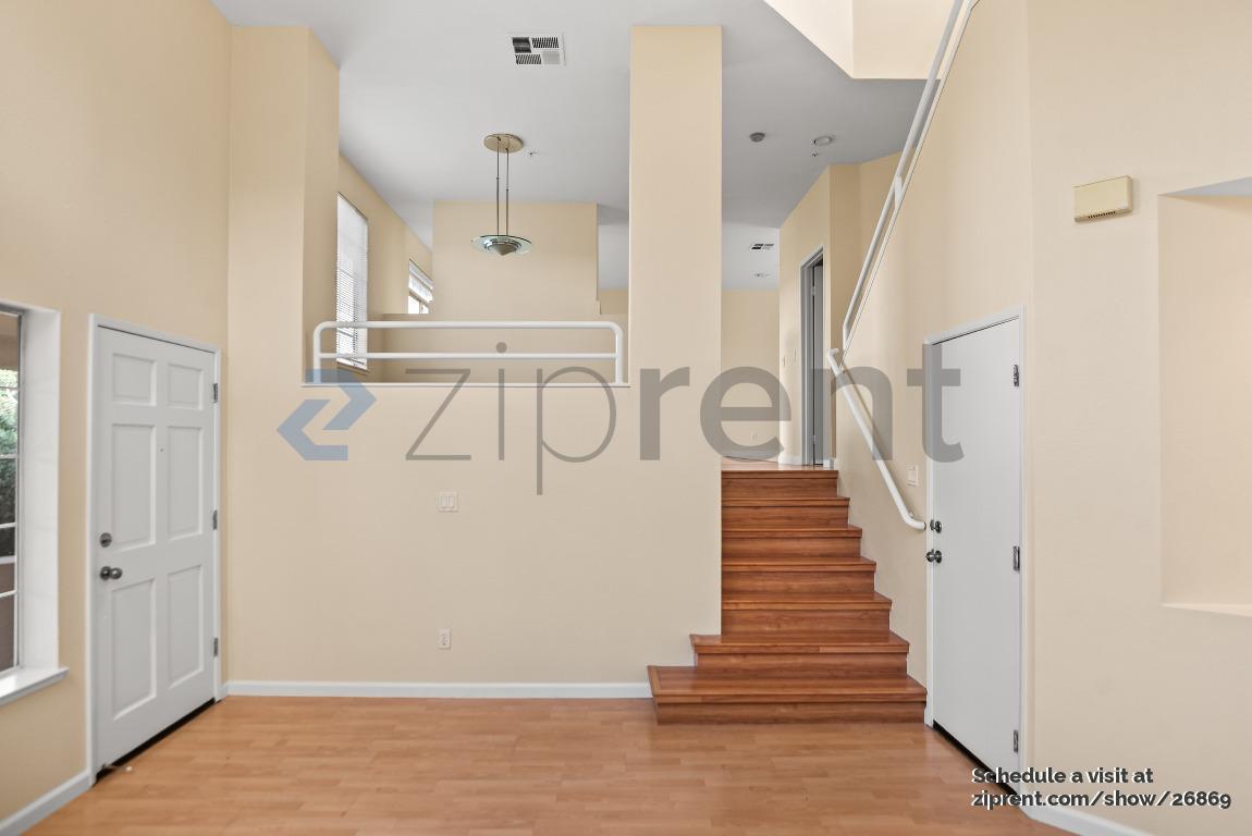 Building Photo - Unit