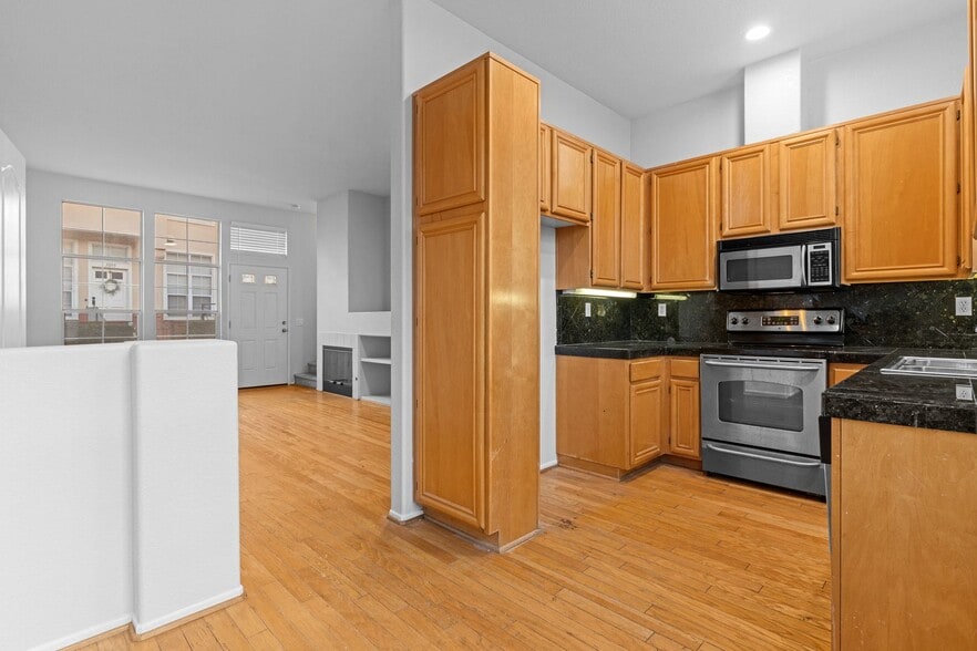 Building Photo - 1050 S Volterra Way