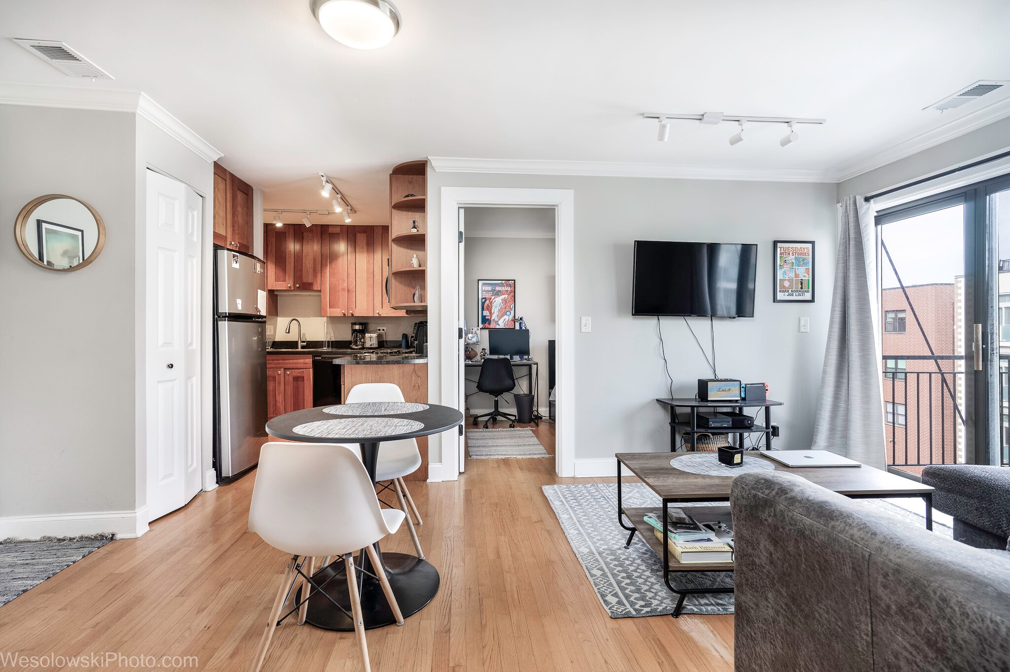 liv/din room combo - 4144 N Sheridan Rd