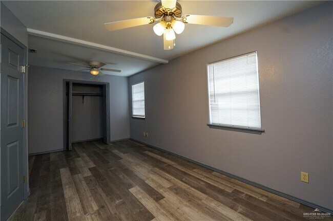 Building Photo - 204 E Gomez Dr