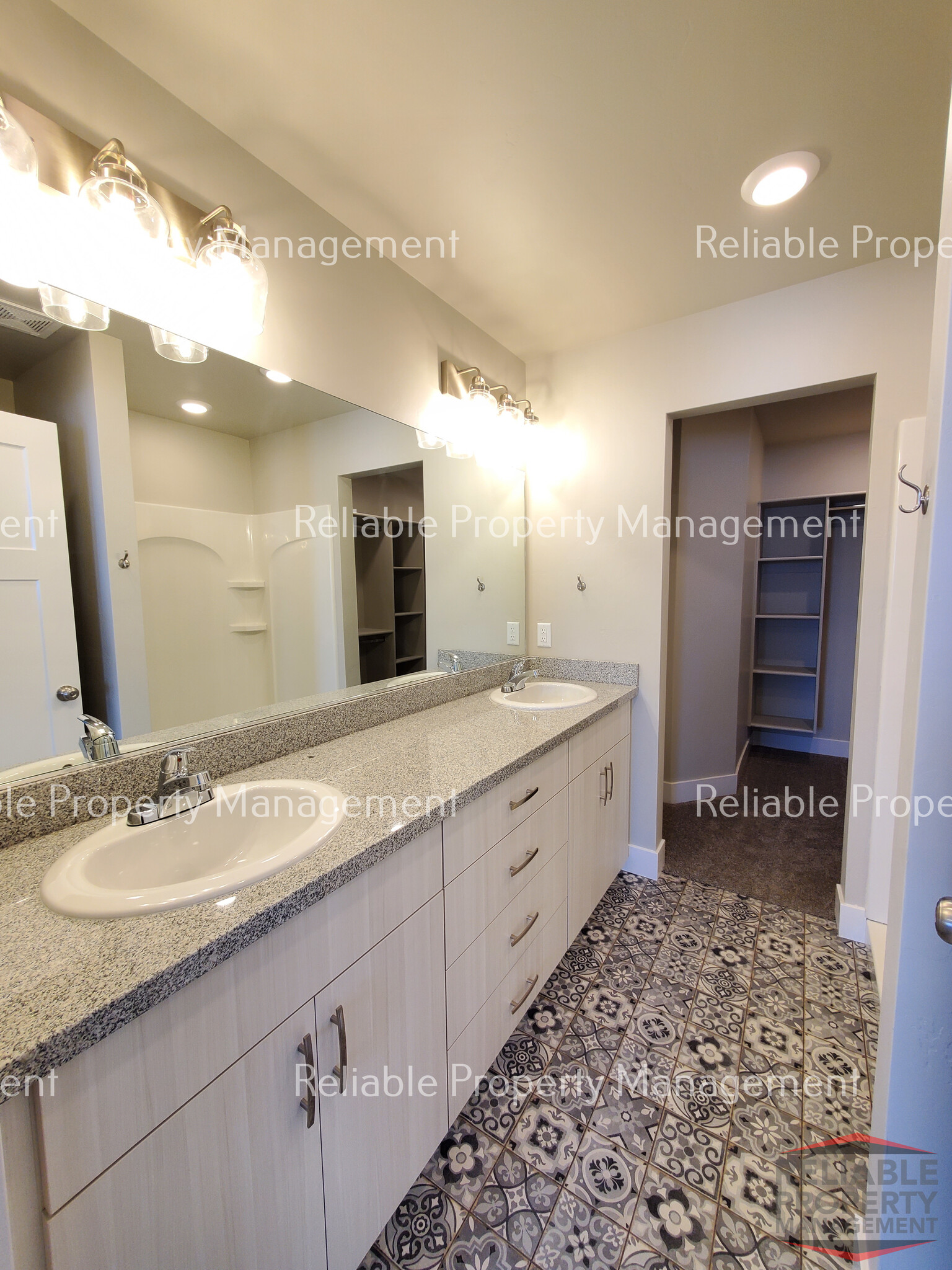 Building Photo - 359 N 3rd W