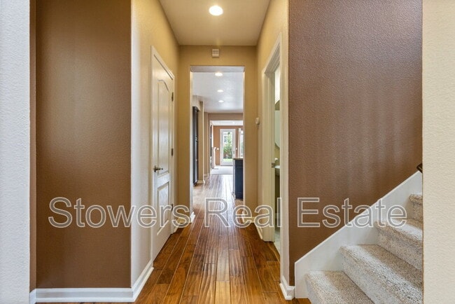 Building Photo - 2512 Piccadilly Cir