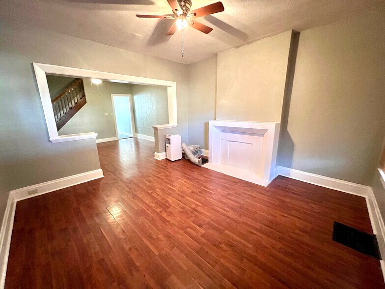 Building Photo - 1157 E Whittier St