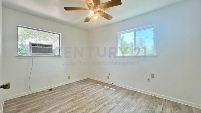 Building Photo - 5429 Farnsworth Ave