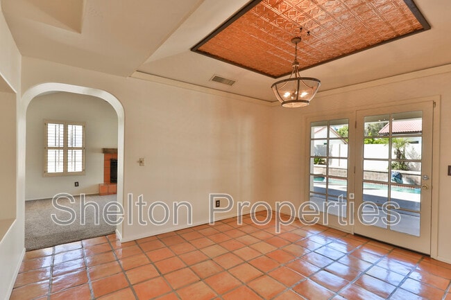Building Photo - 2708 E Leonora St