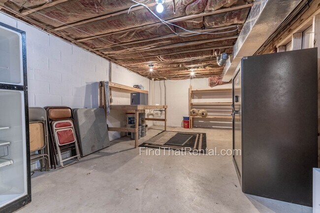 Building Photo - Freshly Painted, Pet-Friendly, Off-Street Parking, Walk to Carlisle HS!
