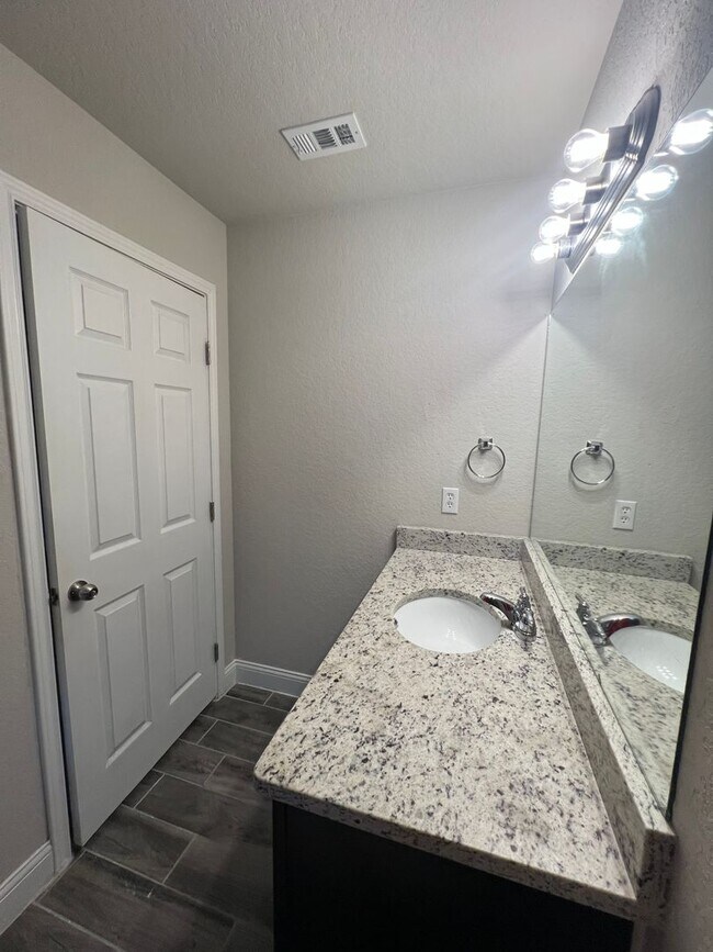 Building Photo - 7417 Savannah Brooks