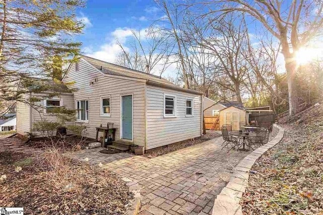 Building Photo - 2 Bedroom Home in North Main Area