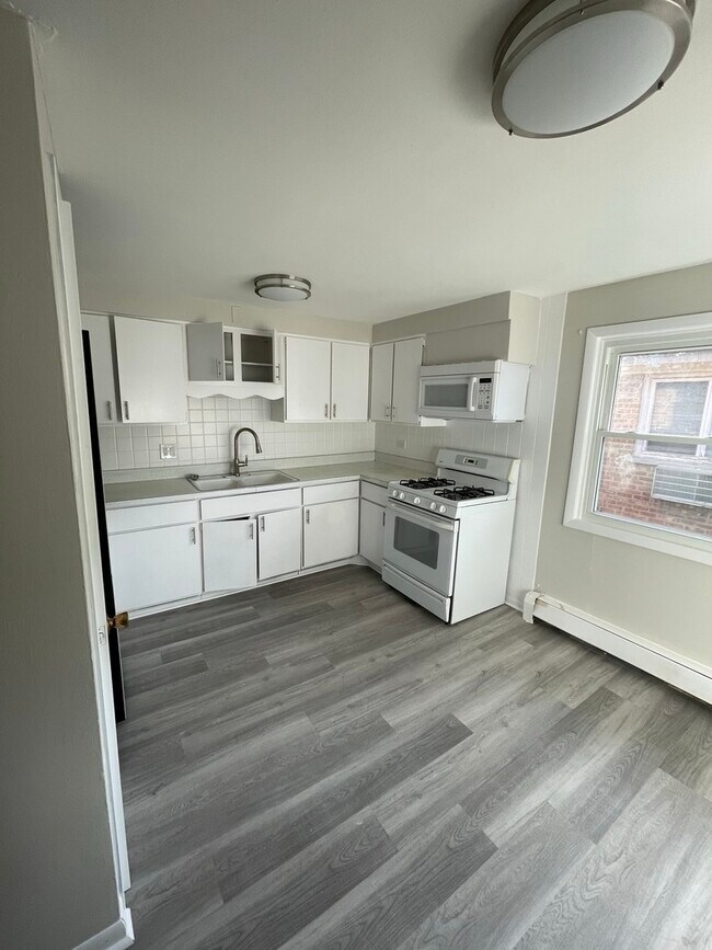 Building Photo - 2802 N Rutherford Ave