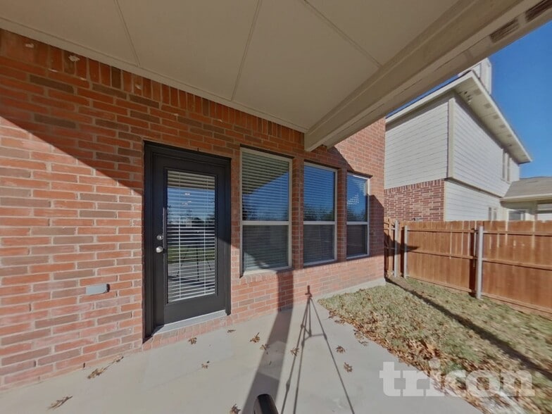 Building Photo - 10309 Bradshaw Dr