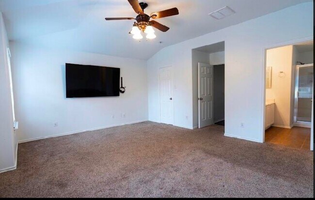 Building Photo - 14413 Rosehedge Ct