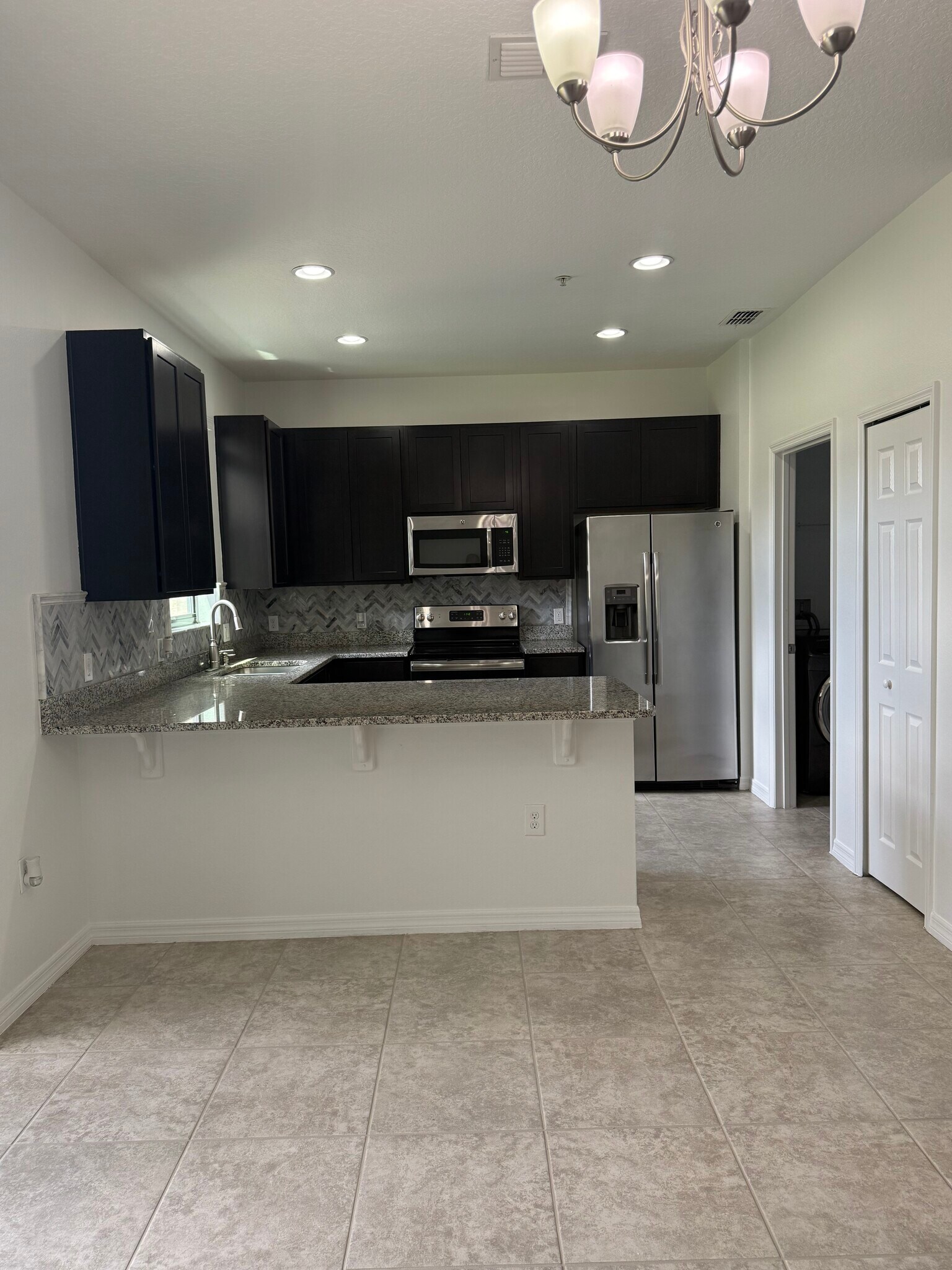 Building Photo - 2259 Seven Oaks Dr