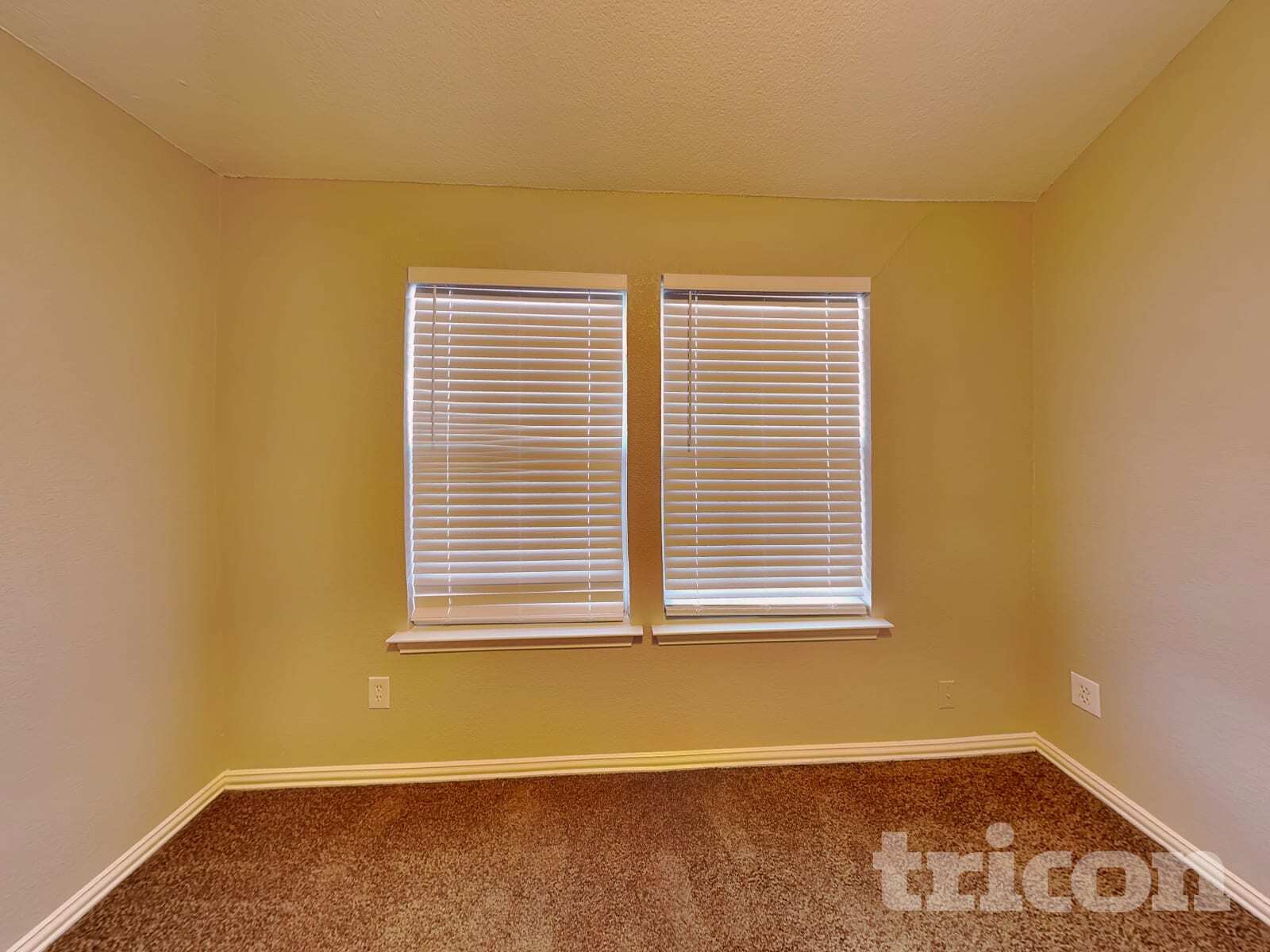 Building Photo - 1810 Millbrook Dr