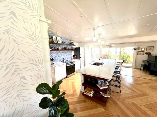 Building Photo - 2015 Komo Mai Dr