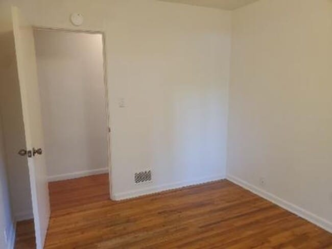Building Photo - STUDENTS WELCOME! 4 Bed 2 Bath House 1 Block North of CSU