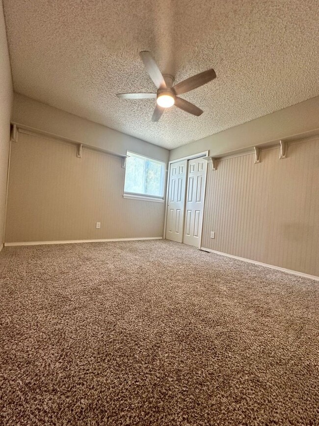 Building Photo - Beautifully Updated 5-Bedroom Home Near Ut...