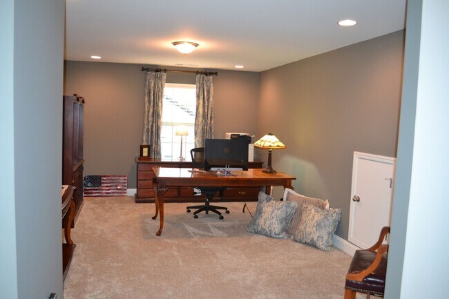 Building Photo - Beautiful Townhome Villa in Millstone Community