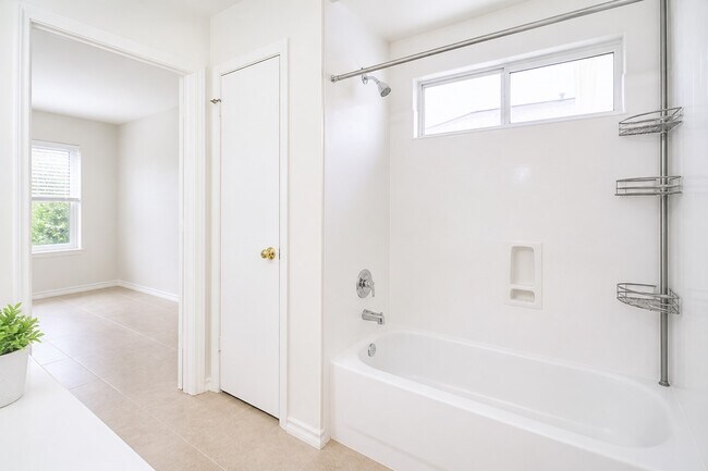 Building Photo - 11020 Mistic Moon Ct