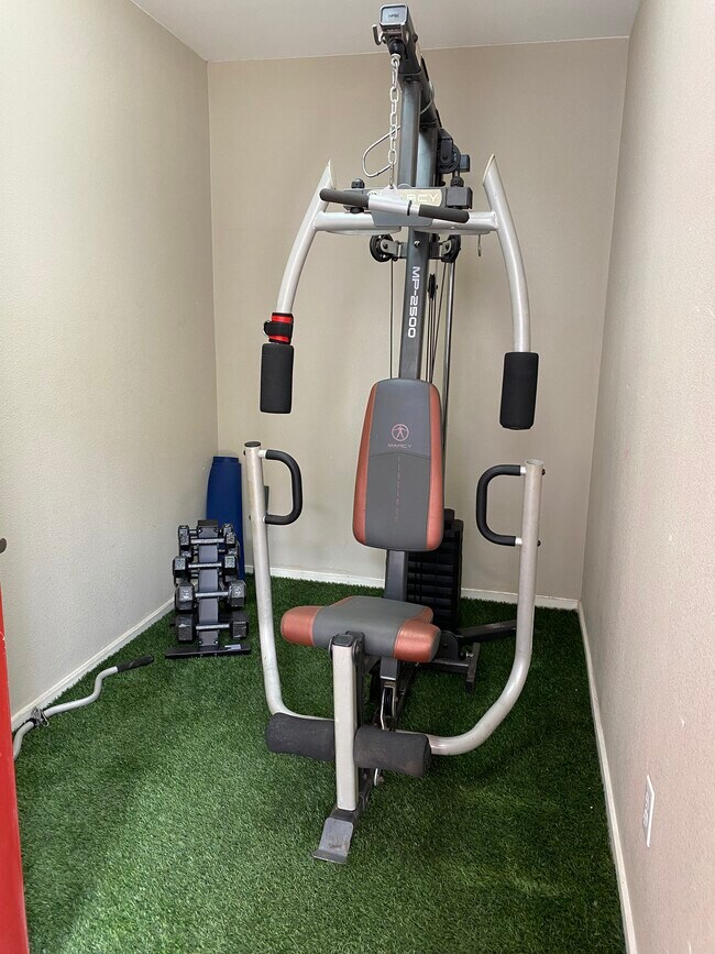 Building Photo - 4200 Camelot Hts