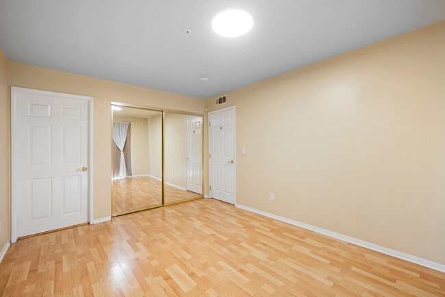 Building Photo - 422 Hawthorne St