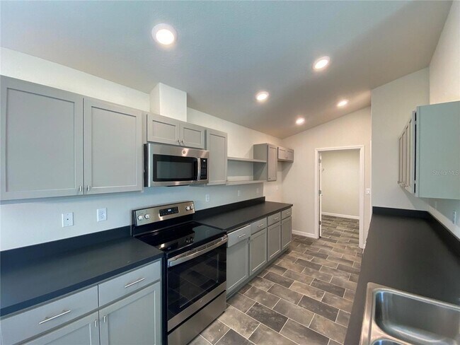 Building Photo - 8180 N Wakefield Dr