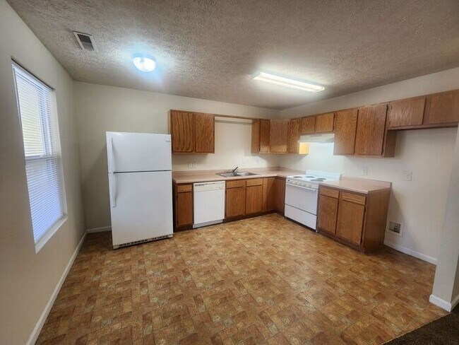 Building Photo - Open Concept 2 Bedroom Triplex