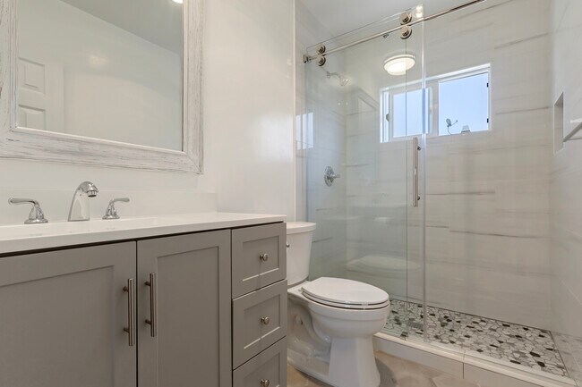 Building Photo - 2516 Voorhees Ave