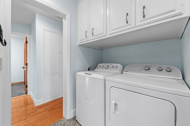 Building Photo - 425 Neptune Ave