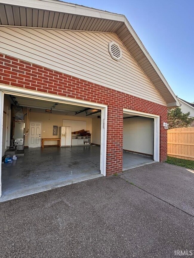 Building Photo - 8477 Countrywood Ct