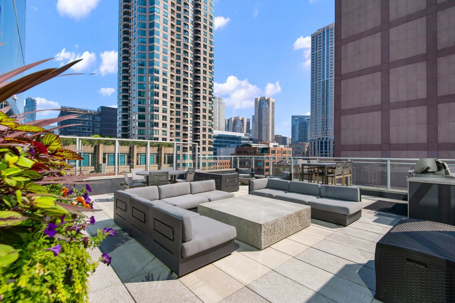 Building Photo - 151 W Kinzie St