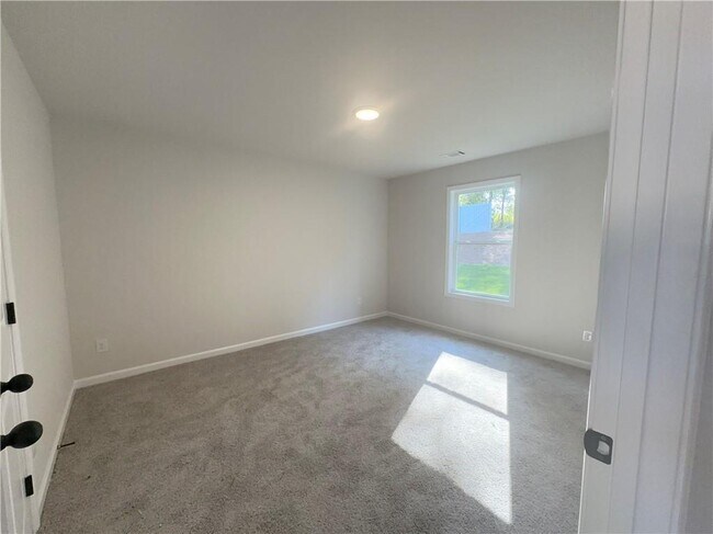 Building Photo - 284 Fox Crk Dr