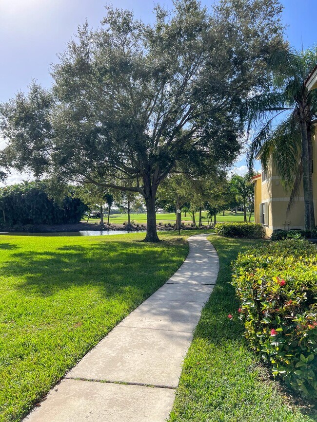 Building Photo - 12840 Vista Isles Dr
