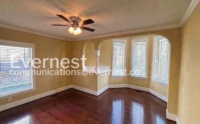 Building Photo - 2102 Vine St