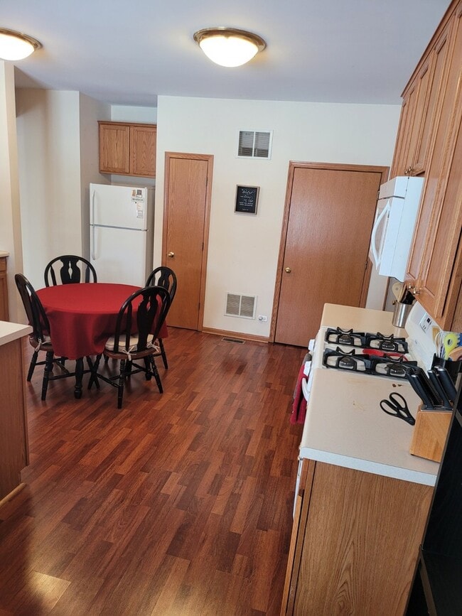 Building Photo - 3642 Roanoke Ave