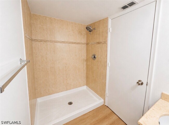 Building Photo - 161 Santa Clara Dr
