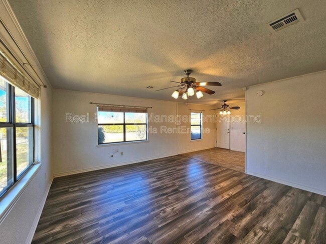 Building Photo - 924 Cowell St