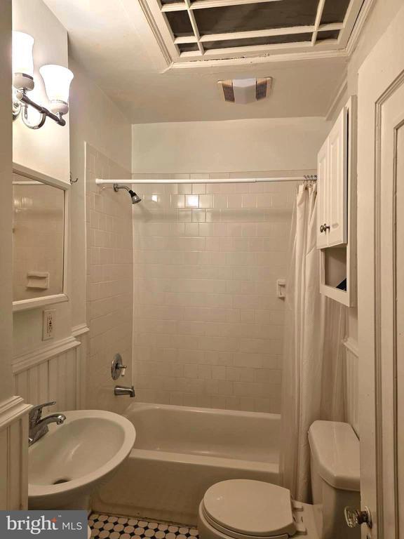 Building Photo - 1513 Van Buren St NW