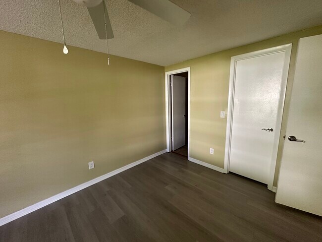 Building Photo - Hillpoint Way