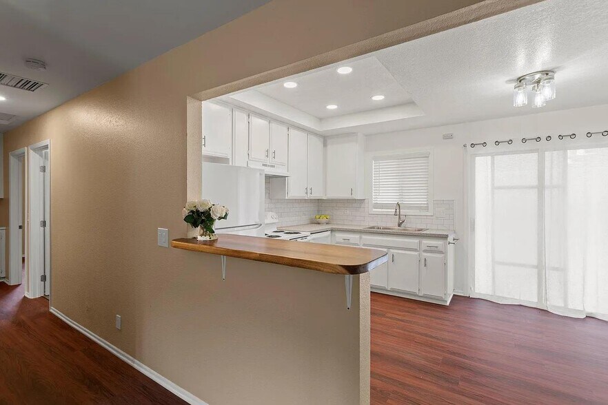Building Photo - 39220 San Francisquito Canyon Rd