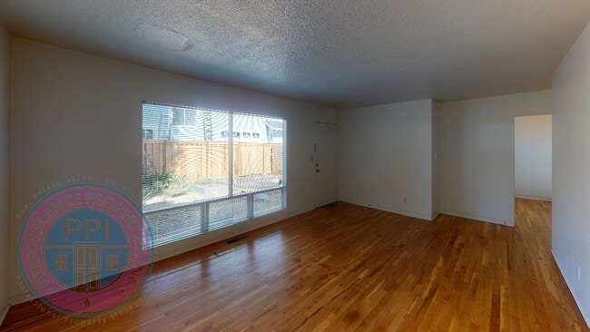 Building Photo - lac831