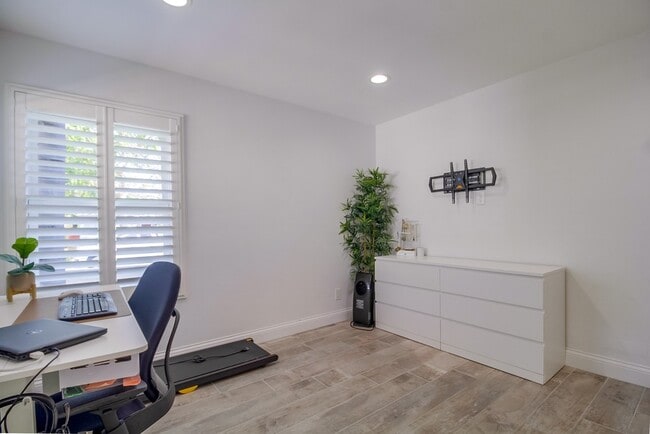 Building Photo - 4772 Aragon Dr