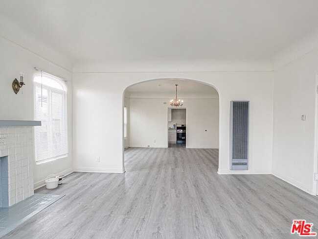 Building Photo - 109 S Berendo St