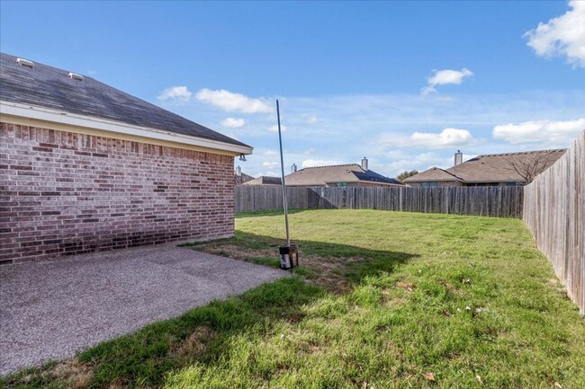 Building Photo - 3BR / 2BA Duplex in Hewitt, Texas | Midway...