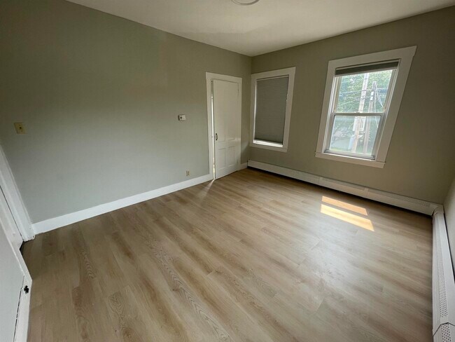 Building Photo - 37 Killington Ave