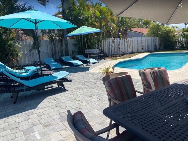 Building Photo - 1690 NE 25th Ave