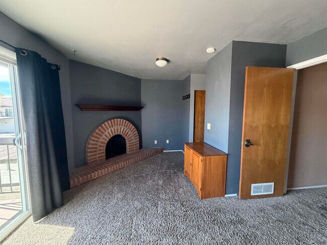 Building Photo - 2045 S 14th Ave