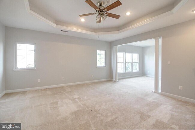 Building Photo - 2150 Chestnut Ln