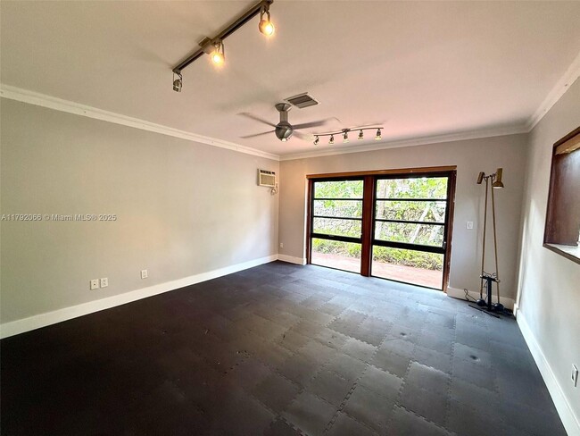 Building Photo - 900 S Shore Dr